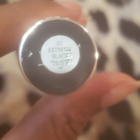 Mascara - Picture 3 of 3